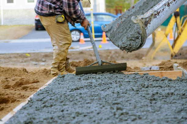 Best Concrete Driveway Installation in Collinsvle, IL